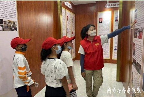 宏宇中学教师带领中方县困境儿童走进怀化好人馆感受真善美
