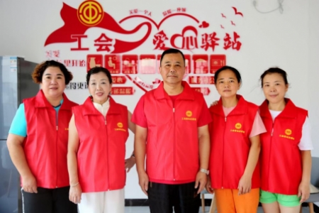 “小”驿站传递“大”温暖 用心筑起劳动者、游客“暖心港湾”