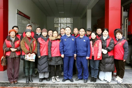 入户宣传消防知识，确保人民群众生命财产安全