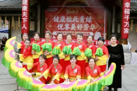 洪江区平衡态开展会员歌舞联谊活动