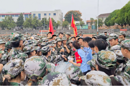 怀化职业技术学院--禁毒宣讲进高校 筑牢青春“防毒”安全线