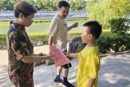 喜迎全球湘商大会，减塑捡塑，守护美好家园