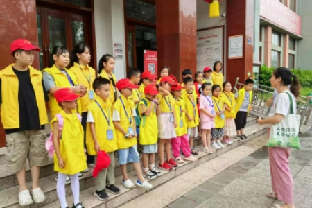 怀化河小青志愿者助力九九公益节