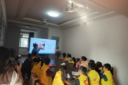 怀化河小青开展巡河净滩及减塑知识宣讲活动