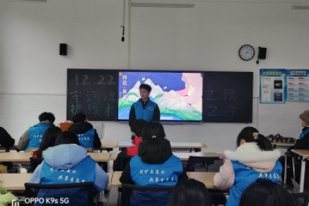 怀职“河小青”青春护河