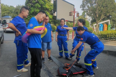 湖南娄底：开学第一课  应急救护知识进涟源三中