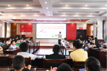 长青街道开展“乘着想象的翅膀，漫游爱丽丝的奇境”读书分享活动