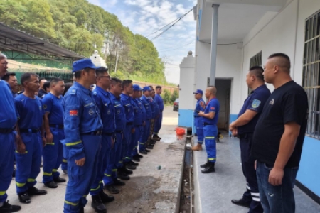  踏浪前行挑战自我 泳砺精兵拯救生命      ——2024