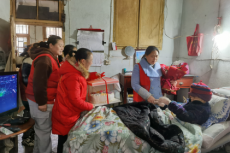 长青街道：温情关爱 筑牢安全防线    