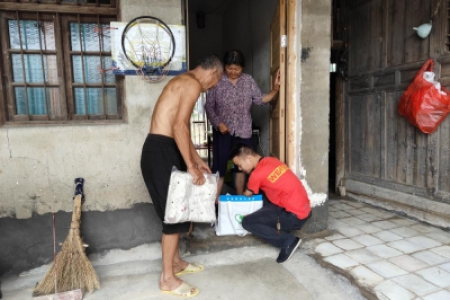 北京微爱公益基金会捐赠生活物资助力辰溪灾后重建