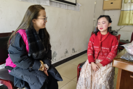 暖衣送温情 爱心暖人心