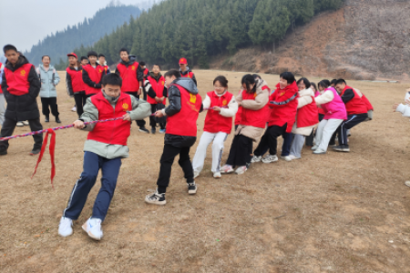 拔河赛场展豪情·环保行动践于行