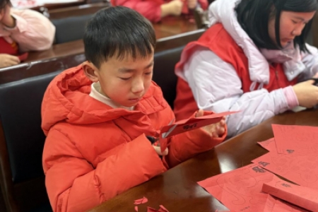 图书馆里过大年│纸韵花开唤春风 剪彩流光庆岁月