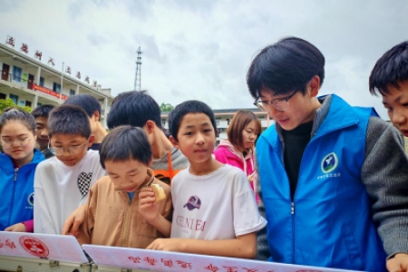 禁毒知识进校园 守护青春不“毒”行