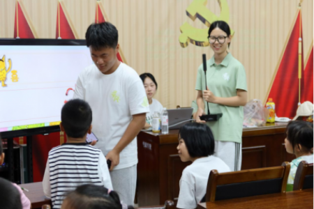 做情绪的小主人——新晃公益组织携警院学子引导乡村青少年快乐成