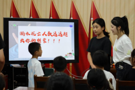 筑牢安全防线 守护暑期平安 ——新晃公益组织与警院志愿者在降