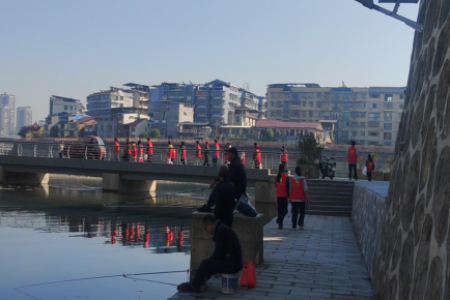 青心护水·碧色长流——新晃“河小青志愿者”赤子心守护母亲河