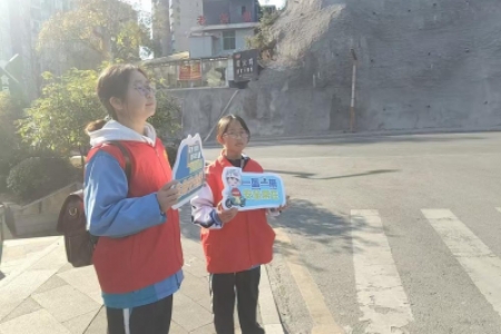 新晃县青少年月假线上实践：文明交通云倡导，雷锋少年网先行