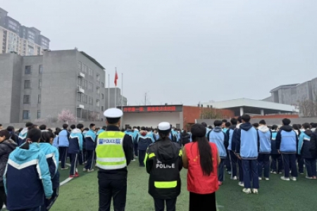 开学第一课 巾帼送法进校园·守护青春不“毒”行