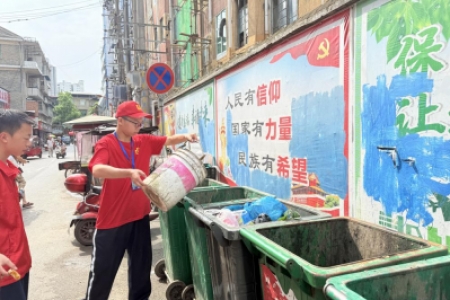 弘扬新风 洁净邻里 ——新晃雷锋青少年开展卫生清扫志愿服务活