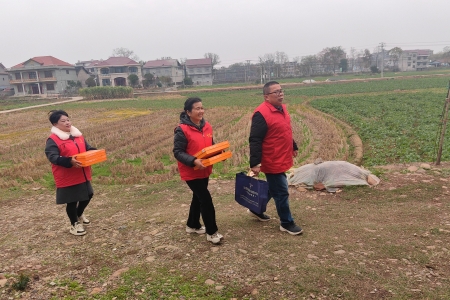 全民公益月捐计划｜志愿者冬日送暖，情系逆风宝贝