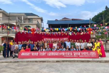 大塘村庆重阳：文艺演出与舞龙灯 共绘佳节盛景