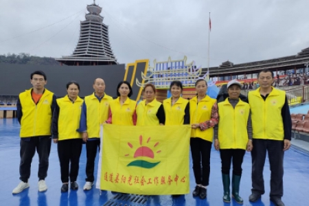 【喜迎70周年县庆】庆祝大会彩排现场 ，阳光志愿者随处可见