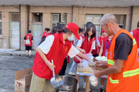 “‘暑’你最美，关爱随行——致敬高温下的劳动者”