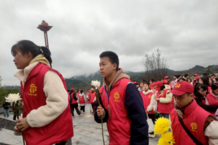“踏春寻迹祭英烈，青春立志耀中华 —同心公益清明活动”