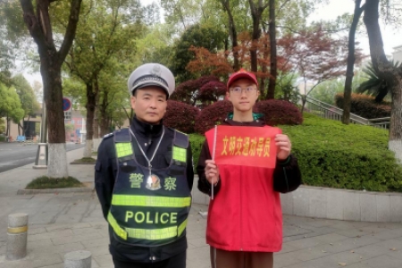 清明节假期：青少年化身文明交通劝导员，传递安全出行理念