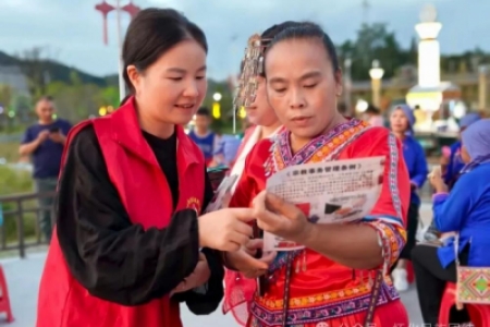 怀化市民族团结进步宣传月活动走进“三省坡”