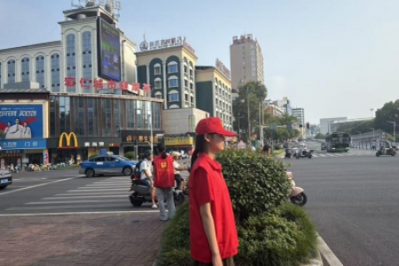 绽放街头志愿红，怀化雷锋青少年以实际行动涵养城市文明风尚