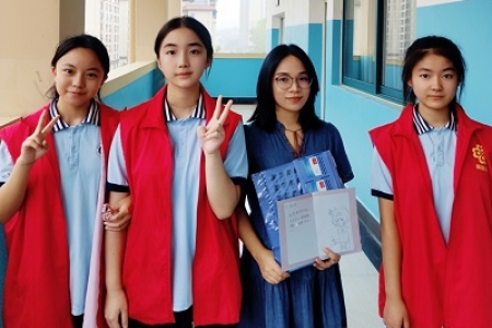 雷锋精神记于心，尊师感恩见于行——宏宇中学2223班手工折纸