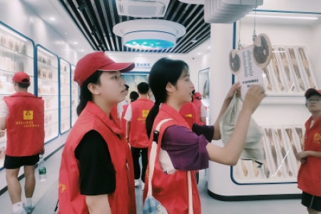 “开启生命之旅   探索科普世界—”雷锋青少年参观人体科学馆