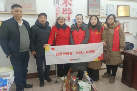  温情走访  致敬好人