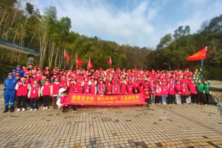   学雷锋 文明实践我行动——以脚步丈量雷锋精神 用行动诠释青春担当