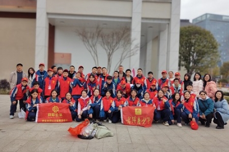 青春力量 守护碧水蓝天——怀化市第四中学2410班“一迎三创