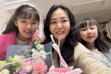 线上传温情：雷锋青少年致敬“她力量”