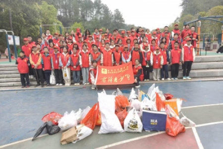 环保卫士“垃圾分类”：雷锋青少年在行动