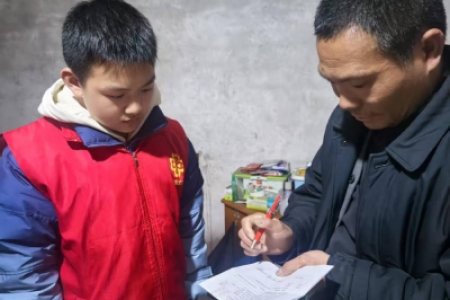 困难职工建档入户调查：雷锋青少年在行动