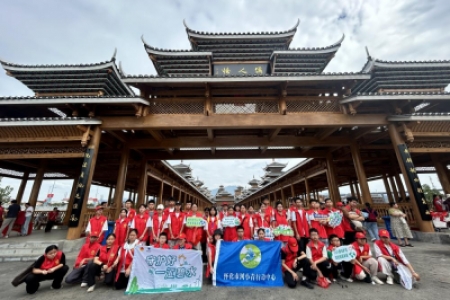 怀化 “河小青” 双节攻坚巡河净滩：守护碧水岸线，绘就生态画卷​