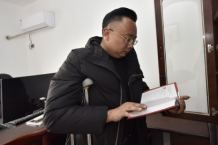 【向上向善】会当凌绝顶 ——“单腿硬汉”杨育和他的无障碍旅游