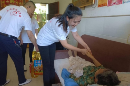 小小助残联合爱心企业关爱山区重度残疾人