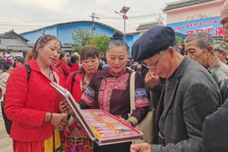 禁毒宣传走进县溪恭城村