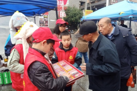 ​禁毒宣传，青少年在行动：小雷锋们的“战斗”