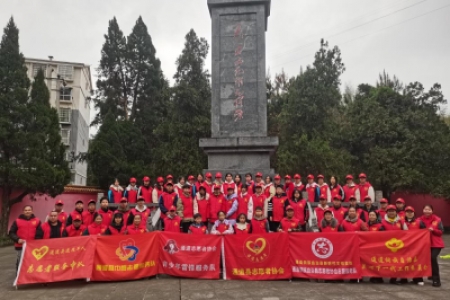侗乡小雷锋清明共祭英烈，环保与缅怀同行