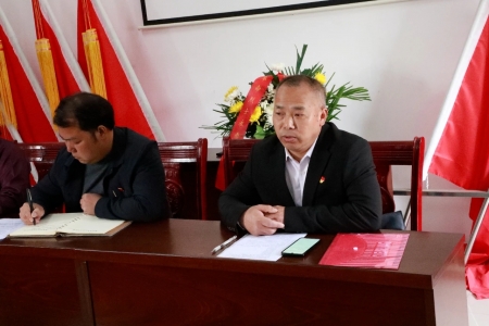 缅怀革命先烈，传承红色基因