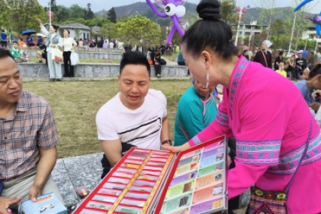 禁毒宣传深入大雾梁歌会，共筑无毒美好家园